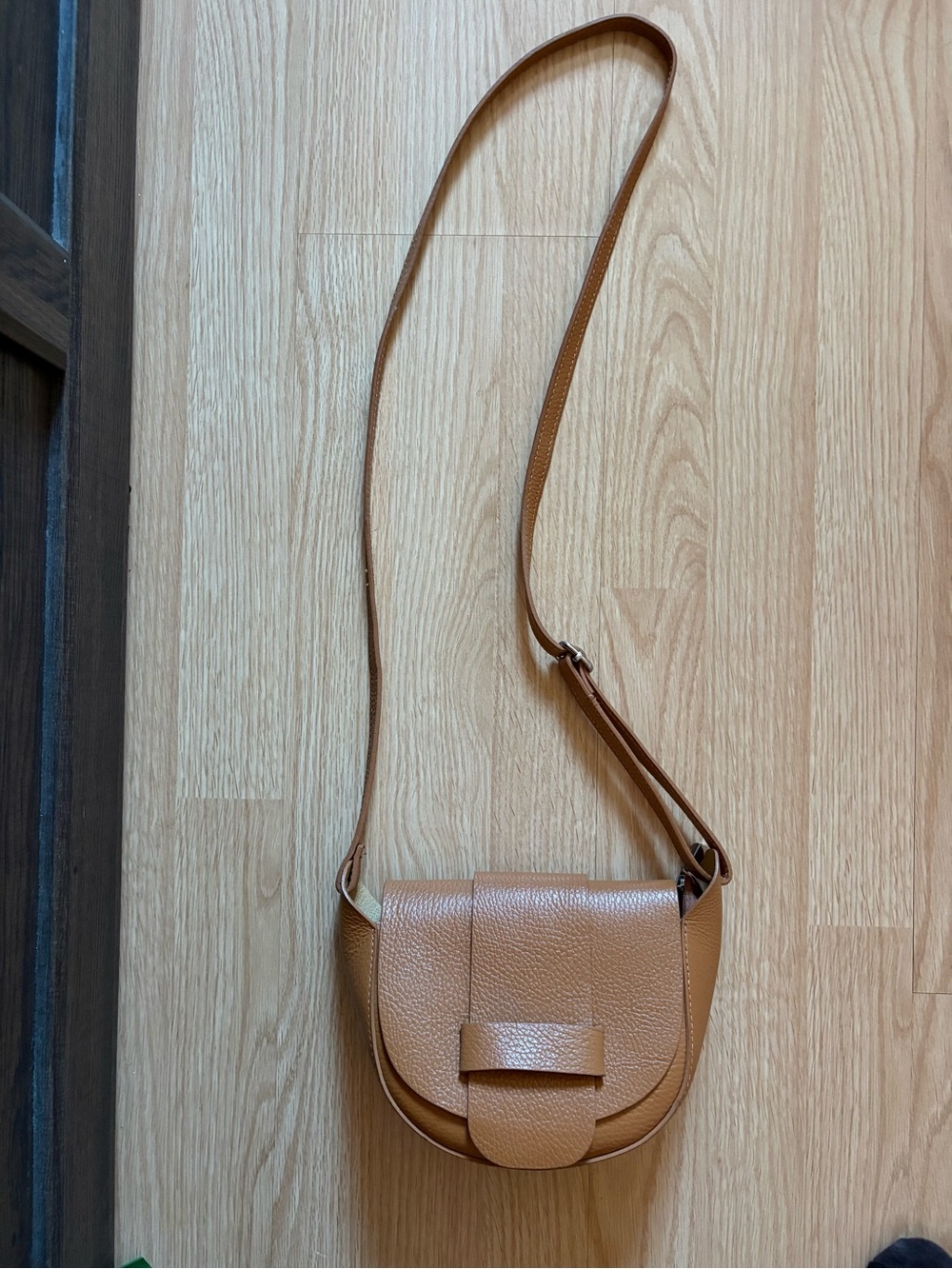 Brand new Women's Tan Leather Crossbody Bag - Classic Saddle Style